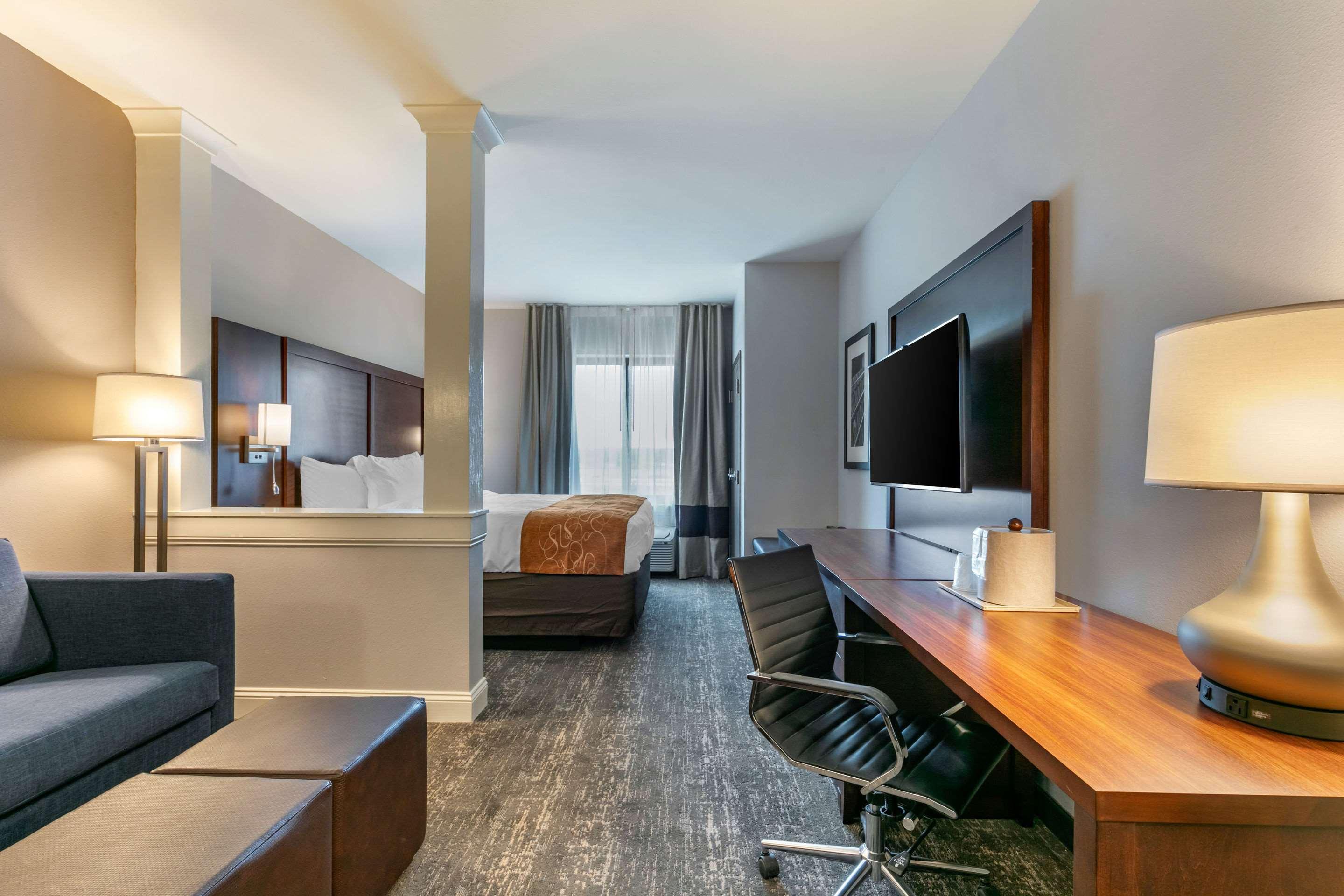 Comfort Suites North توبيلو المظهر الخارجي الصورة