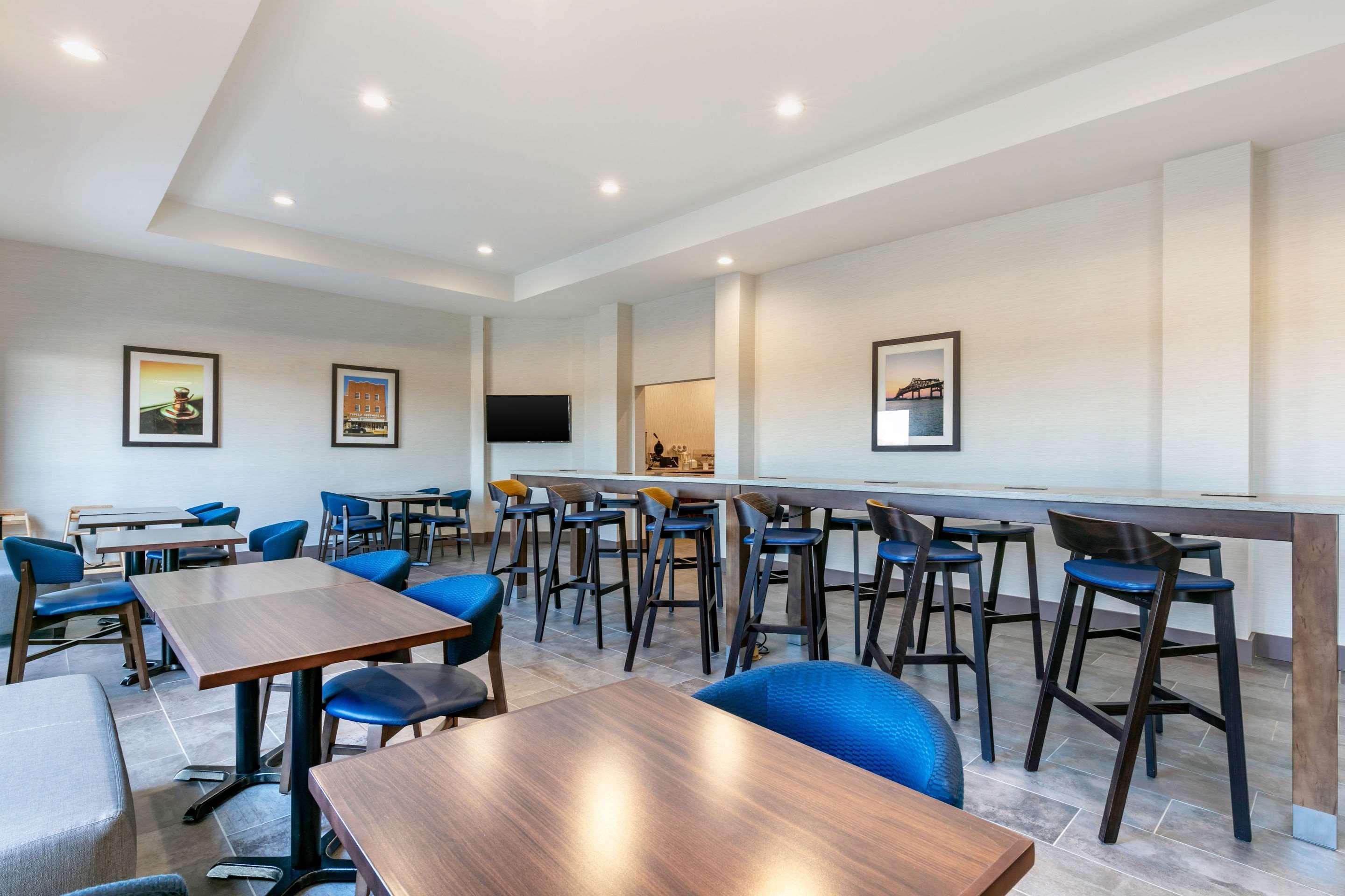 Comfort Suites North توبيلو المظهر الخارجي الصورة