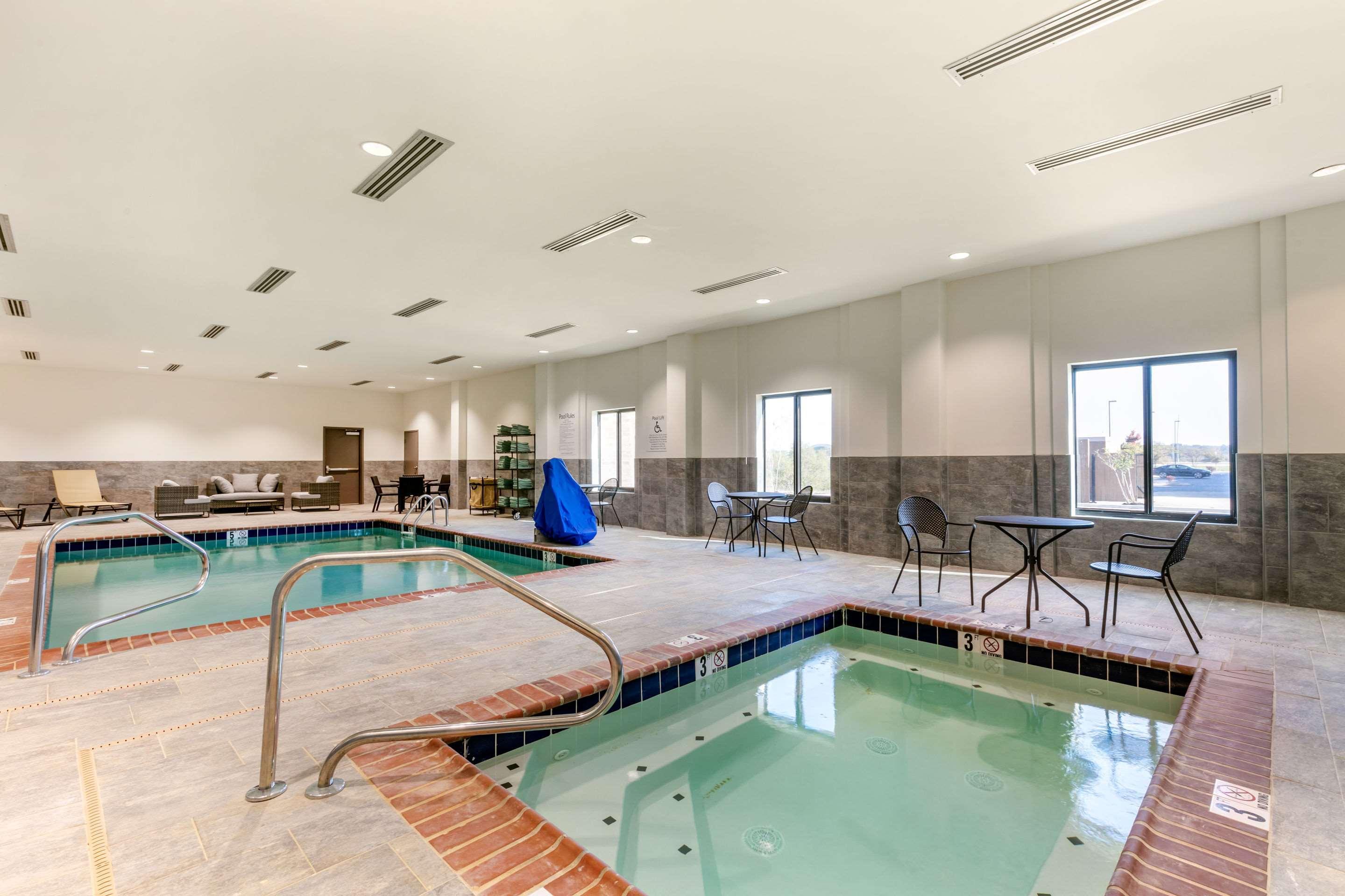 Comfort Suites North توبيلو المظهر الخارجي الصورة