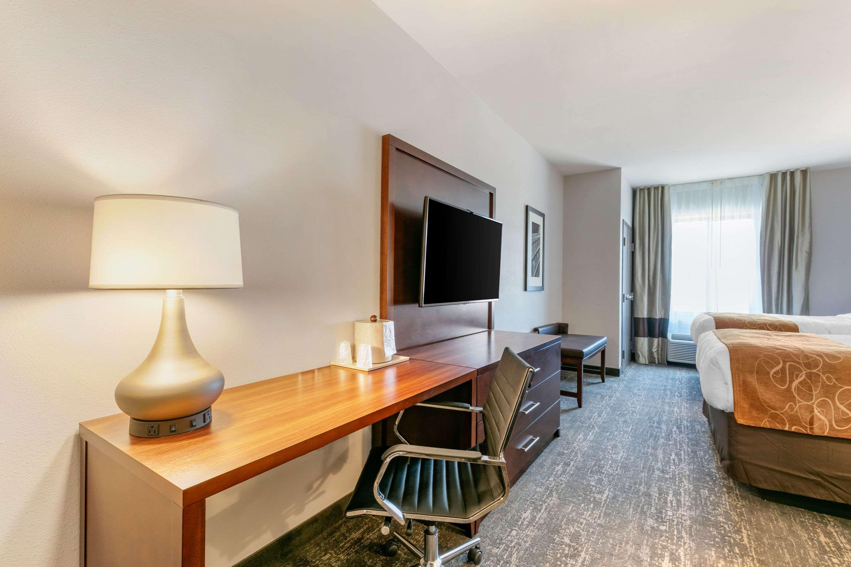 Comfort Suites North توبيلو المظهر الخارجي الصورة
