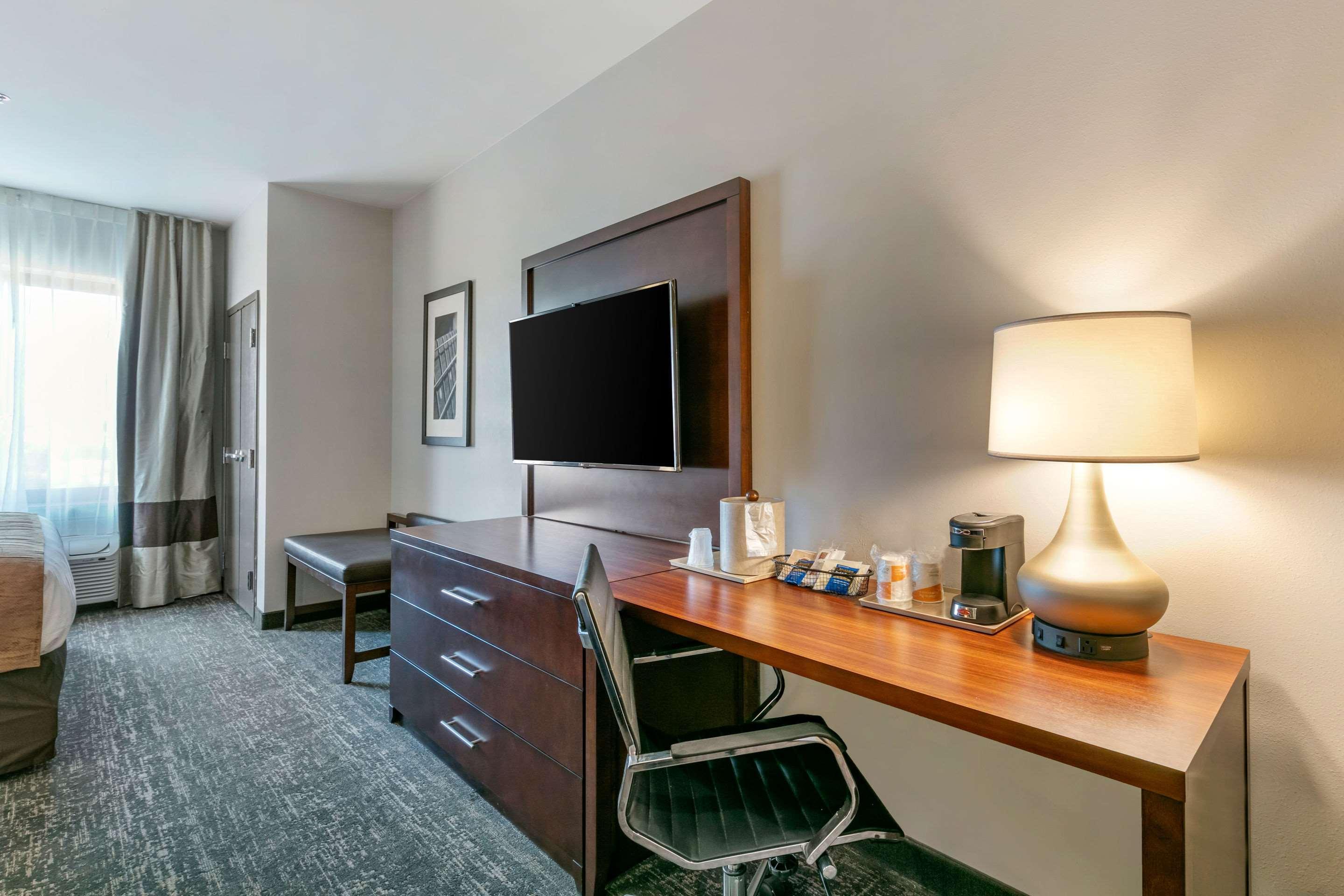 Comfort Suites North توبيلو المظهر الخارجي الصورة