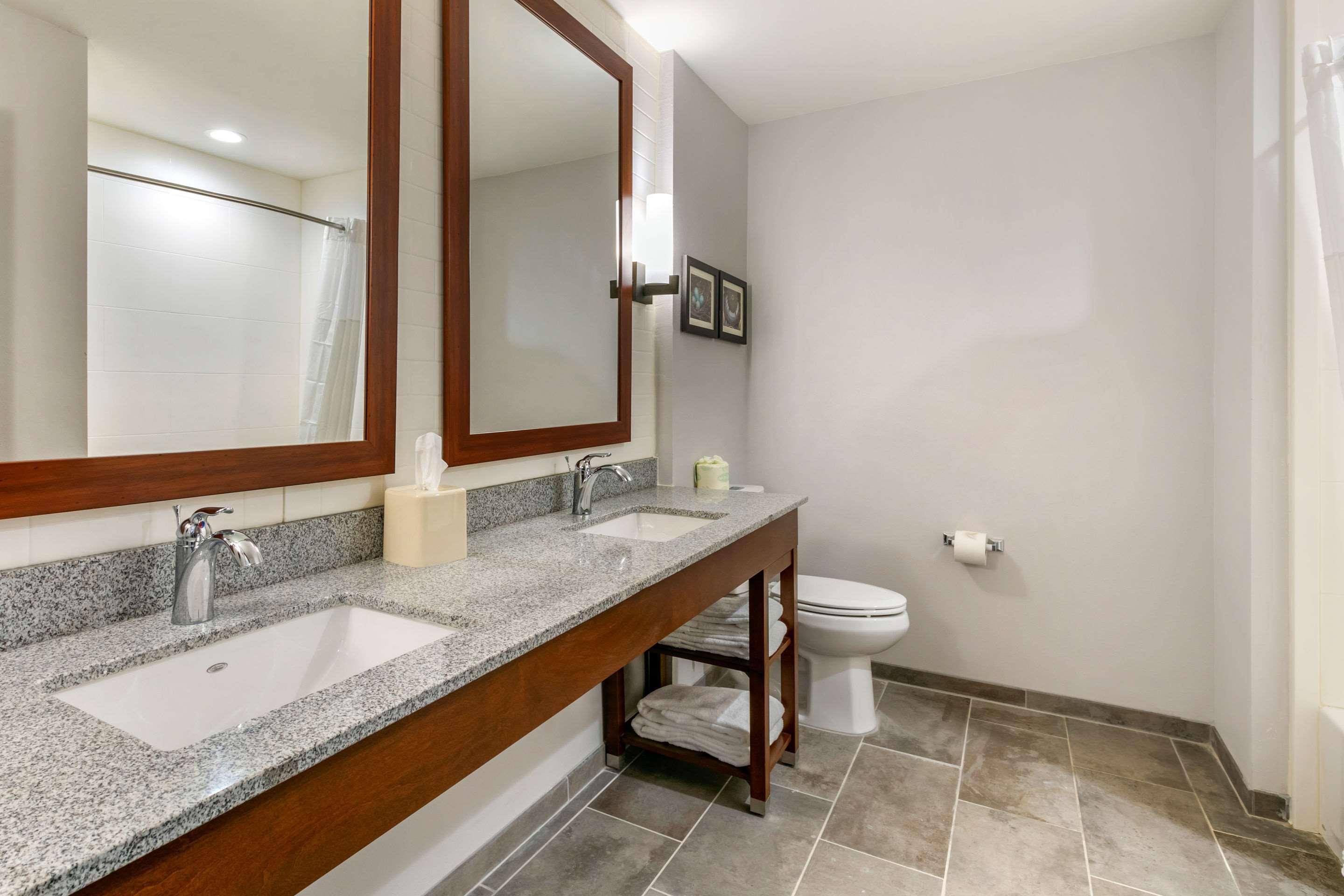 Comfort Suites North توبيلو المظهر الخارجي الصورة